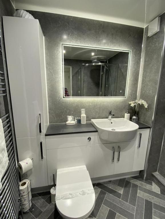Appartement Super Prime Luxury Waterfront View Dbay By Tba à Saint Davids  Extérieur photo